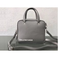 Balenciaga Triangle Square XS Tasche Grau 513995c8k021001