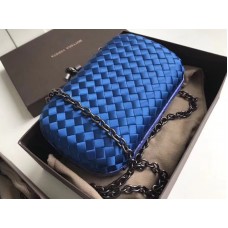Bottega Veneta Knoten-Clutch in Boucher-Intreccio-Blau