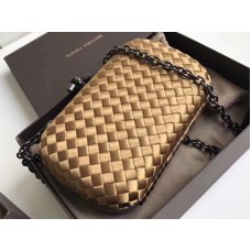 Bottega Veneta Knoten-Clutch aus Boucher Intreccio Gold