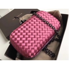 Bottega Veneta Knot Clutch in Boucher Intreccio Pink