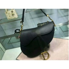 Dior Satteltasche aus Kalbsleder, goldfarbene Beschläge, Schwarz m0446l