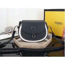 Fendi Satteltasche, Schultertasche aus Leder, Schwarz