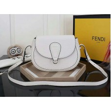 Fendi Satteltasche, Schultertasche aus Leder, Weiß