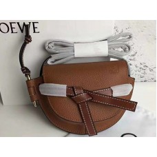 Loewe Gate Mini Bag, weiches genarbtes Kalbsleder, braun
