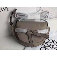 Loewe Gate Mini Bag, weiches genarbtes Kalbsleder, Grau