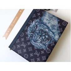 Louis Vuitton Monogramm Savane Canvas Pochette Voyage Mm m66939