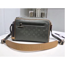 Louis Vuitton Monogram Titanium Canvas Kameratasche m43884